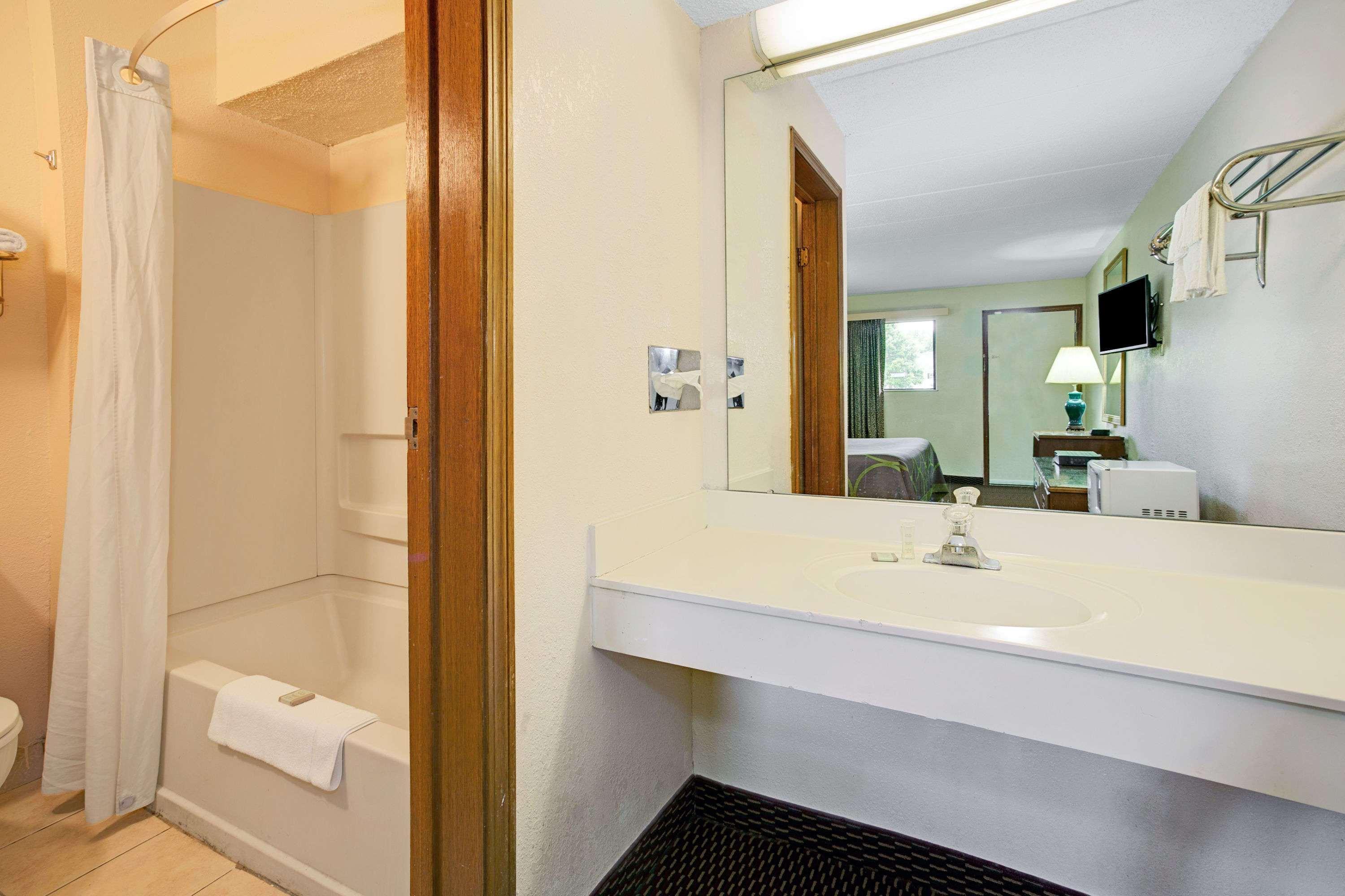 Super 8 By Wyndham Fort Mitchell Cincinnati Area Bagian luar foto