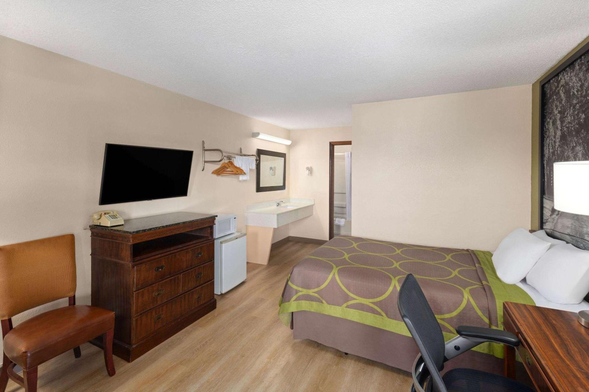 Super 8 By Wyndham Fort Mitchell Cincinnati Area Bagian luar foto