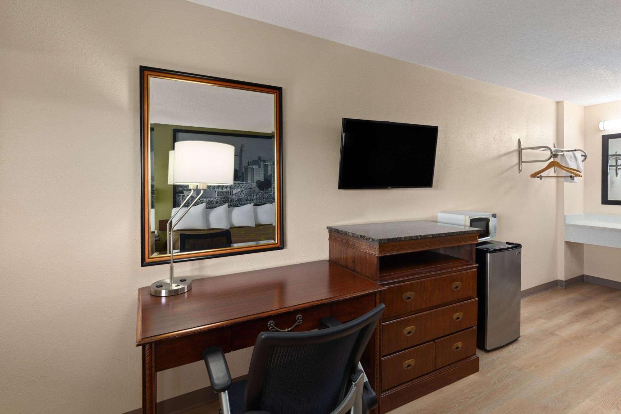 Super 8 By Wyndham Fort Mitchell Cincinnati Area Bagian luar foto