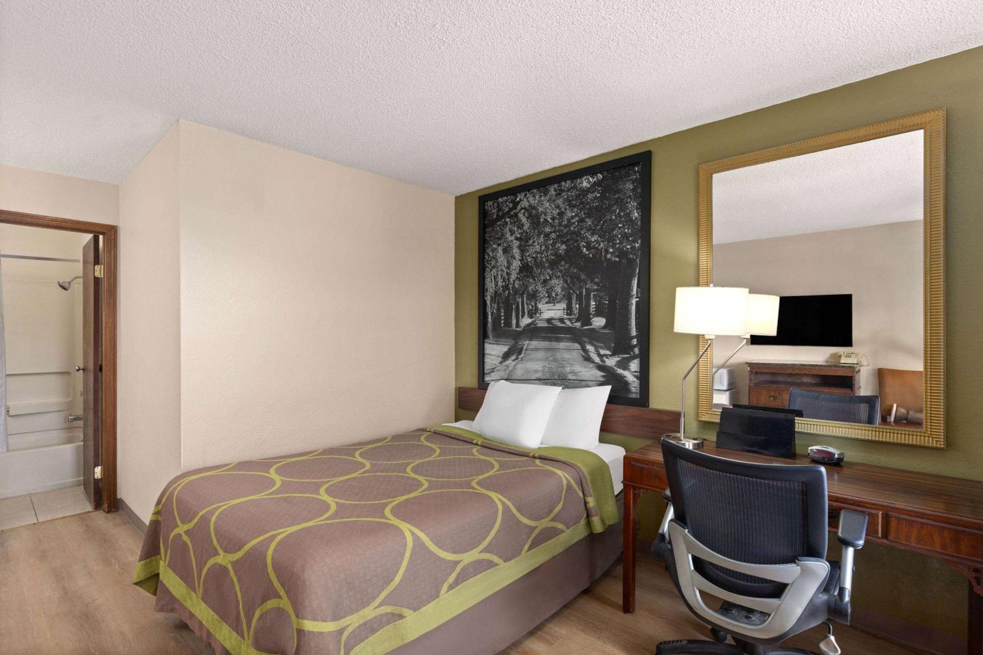 Super 8 By Wyndham Fort Mitchell Cincinnati Area Bagian luar foto