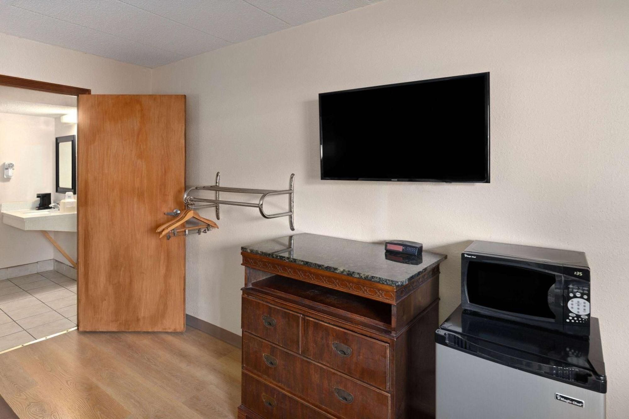 Super 8 By Wyndham Fort Mitchell Cincinnati Area Bagian luar foto