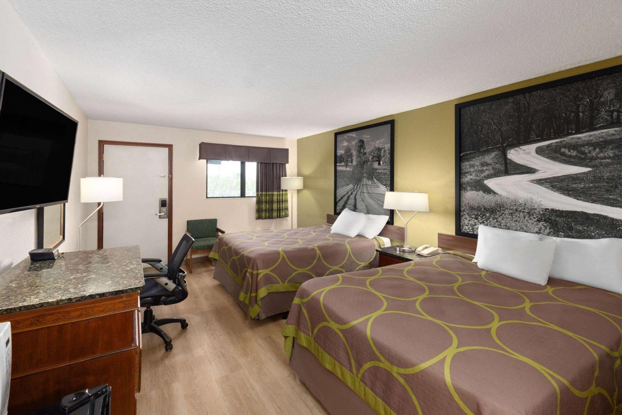 Super 8 By Wyndham Fort Mitchell Cincinnati Area Bagian luar foto