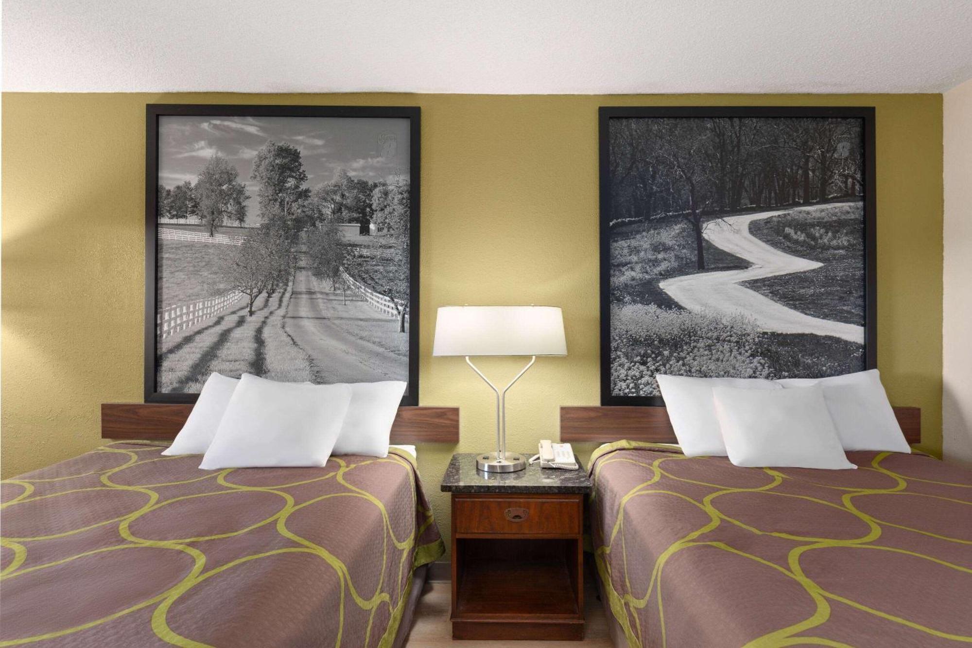 Super 8 By Wyndham Fort Mitchell Cincinnati Area Bagian luar foto