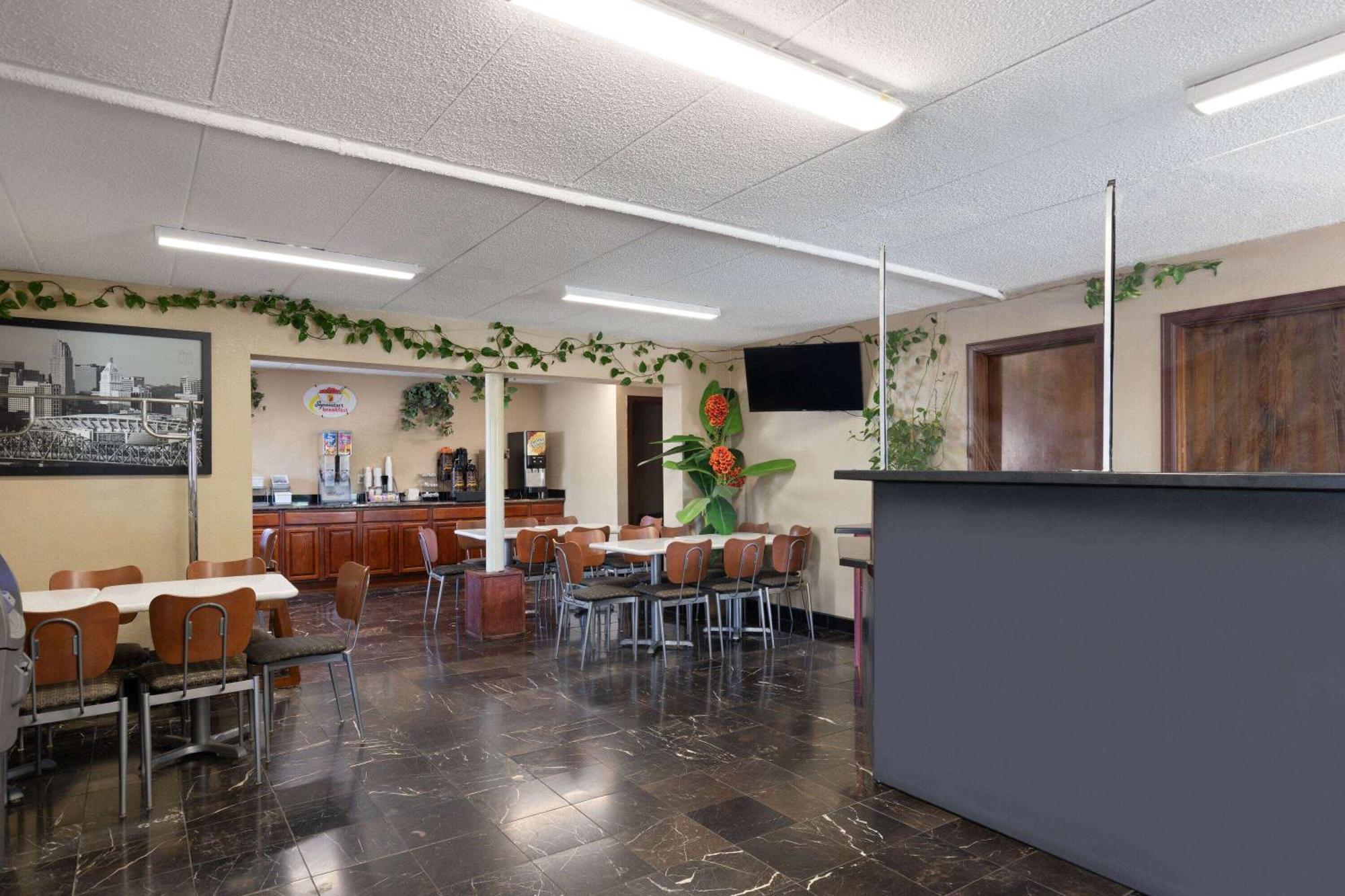 Super 8 By Wyndham Fort Mitchell Cincinnati Area Bagian luar foto