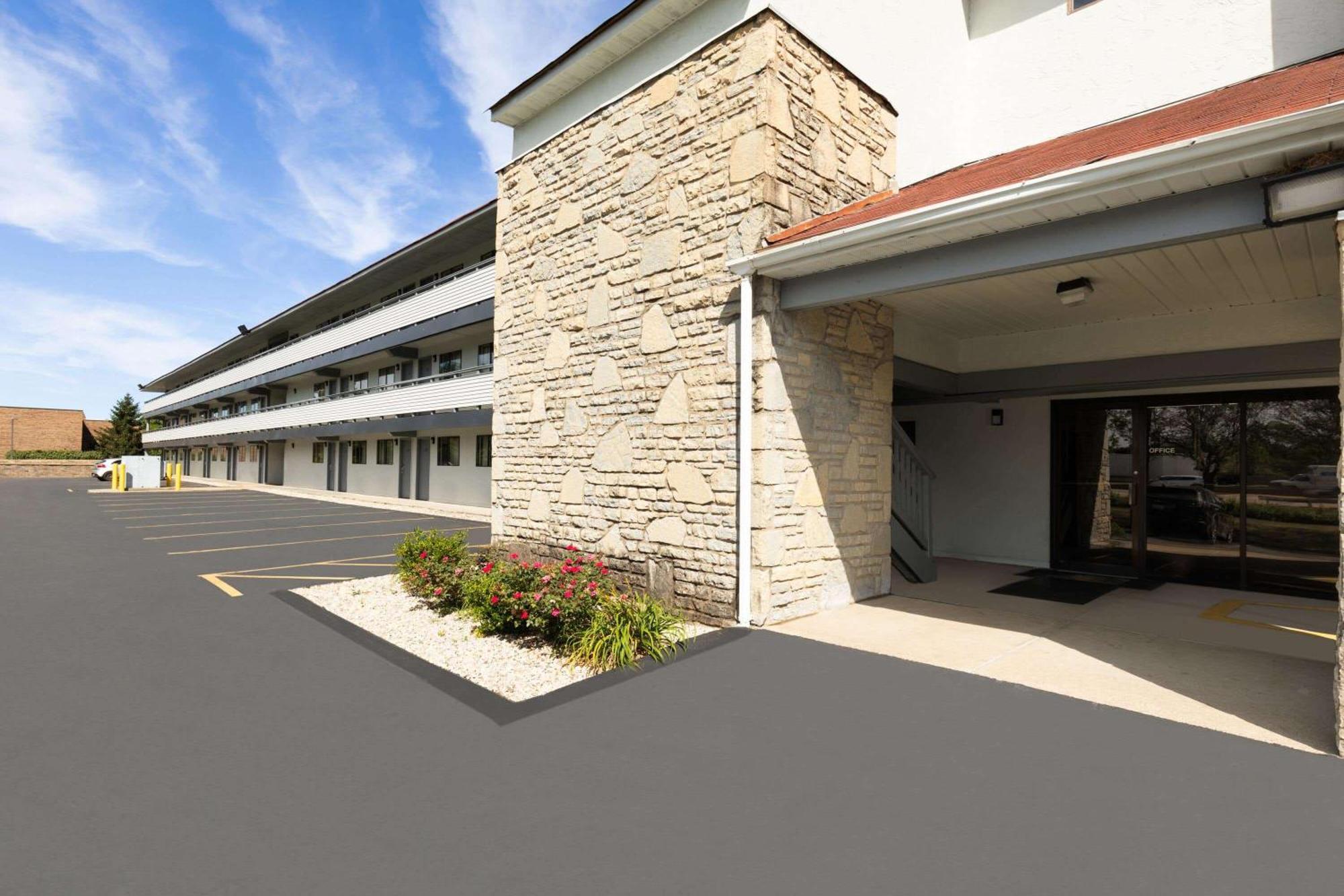 Super 8 By Wyndham Fort Mitchell Cincinnati Area Bagian luar foto