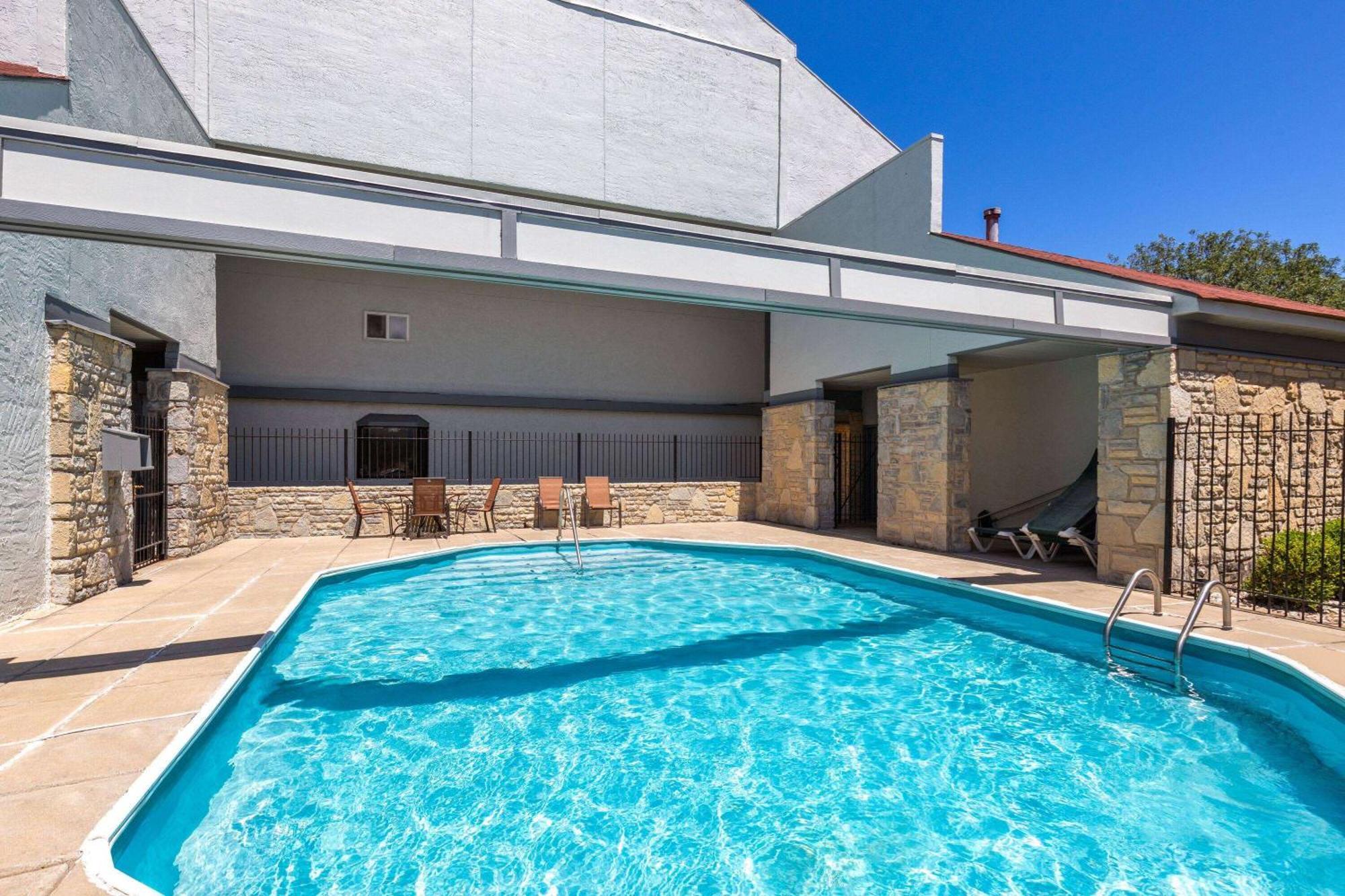Super 8 By Wyndham Fort Mitchell Cincinnati Area Bagian luar foto