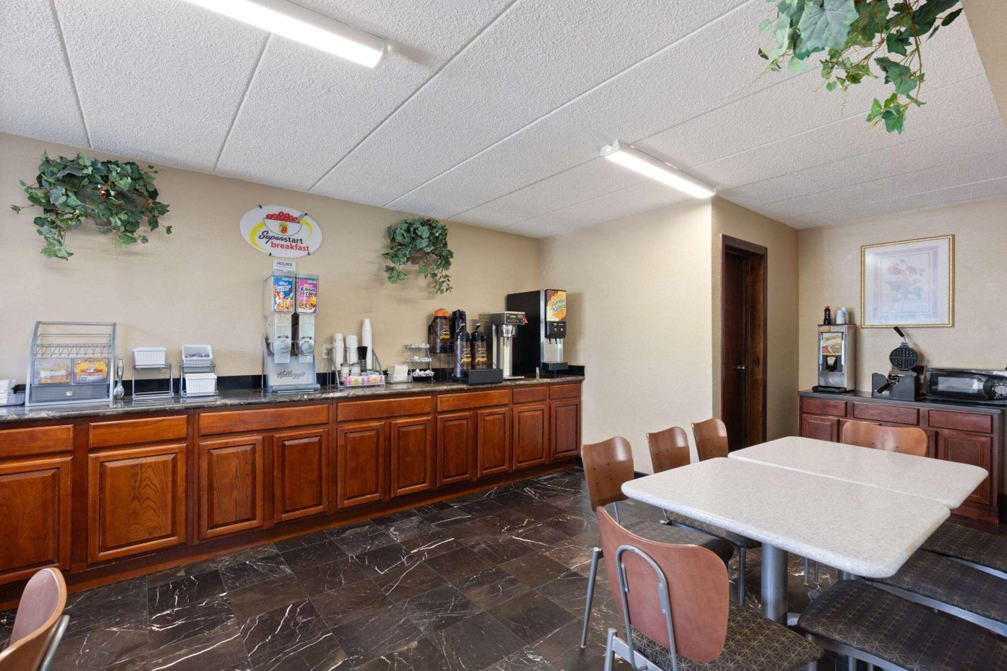 Super 8 By Wyndham Fort Mitchell Cincinnati Area Bagian luar foto